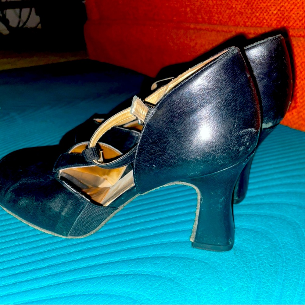 LaDuca Teresa soft sole black 3inch heel character shoe size American 9